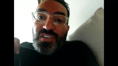 Snapshot of luis2988z chatting on 01.05.25 Hairyman online show from 01.05.25