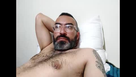 Snapshot of luis2988z chatting on 01.14.25 Hairyman online show from 01.14.25