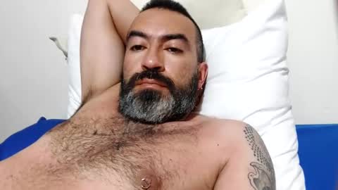 Snapshot of luis2988z chatting on 01.21.25 Hairyman online show from 01.21.25