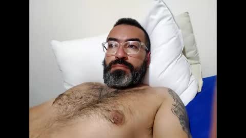 Snapshot of luis2988z chatting on 01.26.25 Hairyman online show from 01.26.25