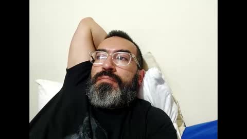 Snapshot of luis2988z chatting on 02.03.25 Hairyman online show from 02.03.25