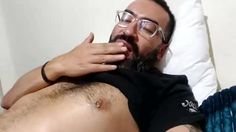 Snapshot of luis2988z chatting on 02.17.25 Hairyman online show from 02.17.25