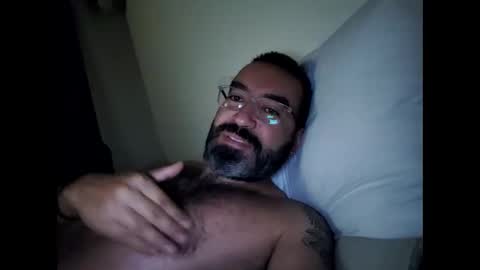 Snapshot of luis2988z chatting on 02.21.25 Hairyman online show from 02.21.25