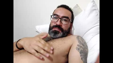 Snapshot of luis2988z chatting on 02.24.25 Hairyman online show from 02.24.25