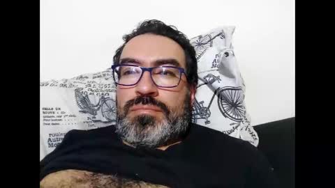 Snapshot of luis2988z chatting on 09.28.25 Hairyman online show from 09.28.25