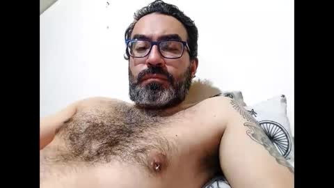 Snapshot of luis2988z chatting on 10.02.25 Hairyman online show from 10.02.25