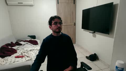 Snapshot of luis_flr chatting on 01.14.25 luis_flr online show from 01.14.25