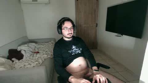 Snapshot of luis_flr chatting on 01.22.25 luis_flr online show from 01.22.25