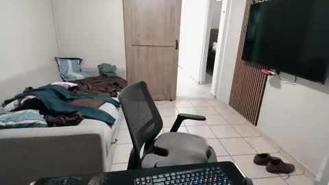 Snapshot of luis_flr chatting on 05.11.26 luis_flr online show from 05.11.26