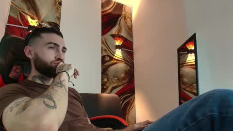 Snapshot of luke_davis01 chatting on 09.23.25 LUKE online show from 09.23.25