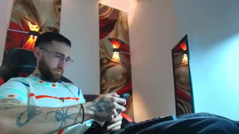 Snapshot of luke_davis01 chatting on 09.29.25 LUKE online show from 09.29.25