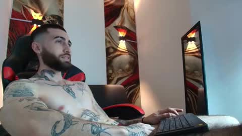 Snapshot of luke_davis01 chatting on 10.01.25 LUKE online show from 10.01.25