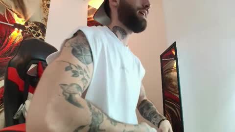 Snapshot of luke_davis01 chatting on 10.07.25 LUKE online show from 10.07.25