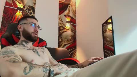 Snapshot of luke_davis01 chatting on 10.09.25 LUKE online show from 10.09.25