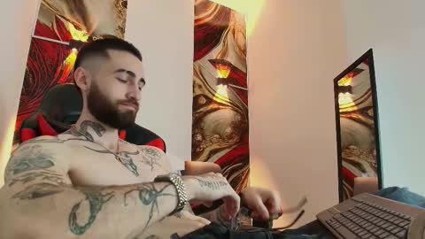 Snapshot of luke_davis01 chatting on 10.10.25 LUKE online show from 10.10.25