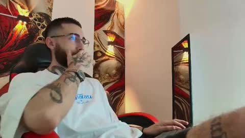 Snapshot of luke_davis01 chatting on 10.11.25 LUKE online show from 10.11.25