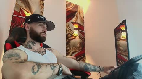 Snapshot of luke_davis01 chatting on 10.15.25 LUKE online show from 10.15.25