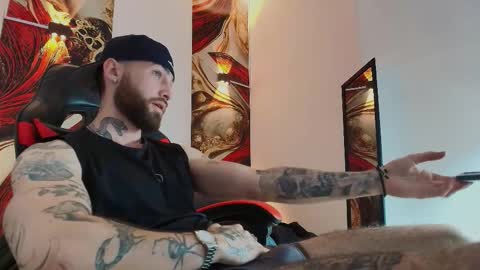 Snapshot of luke_davis01 chatting on 11.25.25 LUKE online show from 11.25.25