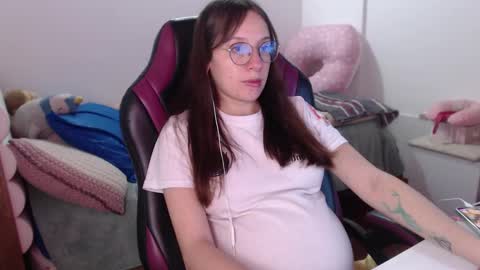 Snapshot of lula_05 chatting on 12.20.24 Vicky online show from 12.20.24