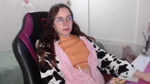 Snapshot of lula_05 chatting on 01.06.25 Vicky online show from 01.06.25