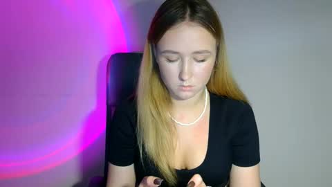 Lulu Baby18 online show from 10.31.25