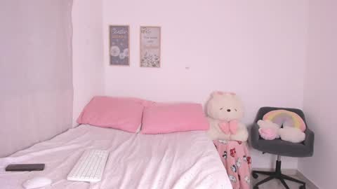 Snapshot of lulu_russell chatting on 01.05.25 LULU online show from 01.05.25