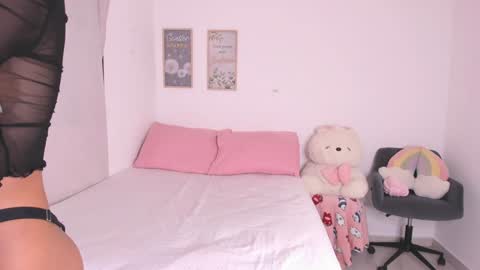 Snapshot of lulu_russell chatting on 01.06.25 LULU online show from 01.06.25