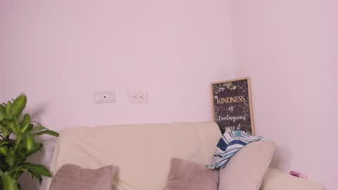 Snapshot of lulu_russell chatting on 01.19.25 LULU online show from 01.19.25