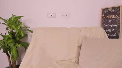 Snapshot of lulu_russell chatting on 01.26.25 LULU online show from 01.26.25