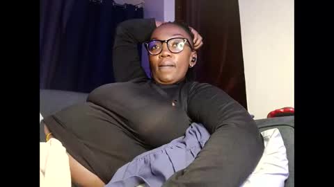 lulu_sparks1 online show from 11.24.25