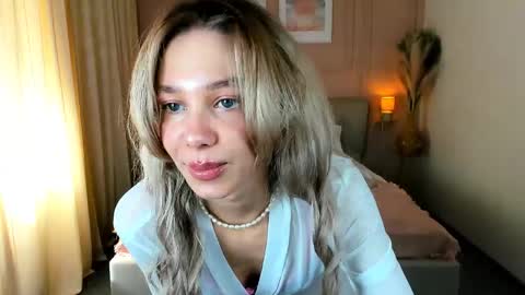 Snapshot of lulualise chatting on 05.05.26 Alise online show from 05.05.26