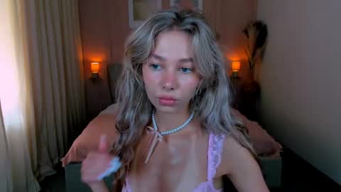 Snapshot of lulualise chatting on 05.17.26 Alise online show from 05.17.26