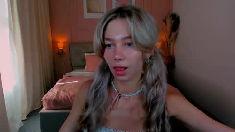 Snapshot of lulualise chatting on 05.24.26 Alise online show from 05.24.26