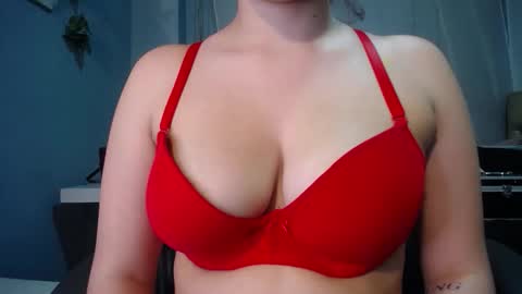 Snapshot of lulugh_ chatting on 10.04.25 lulu online show from 10.04.25