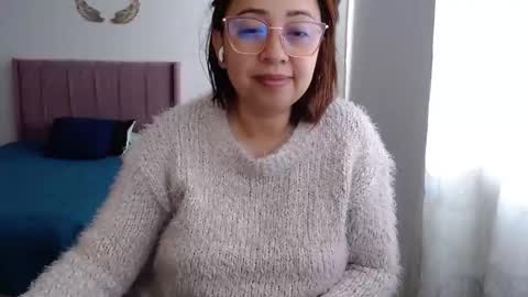 Snapshot of lumi_84 chatting on 01.09.25 LUMI online show from 01.09.25