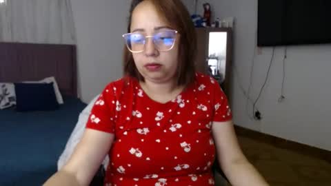 Snapshot of lumi_84 chatting on 01.28.25 LUMI online show from 01.28.25