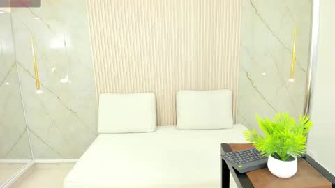 luminous__queen online show from 02.02.25