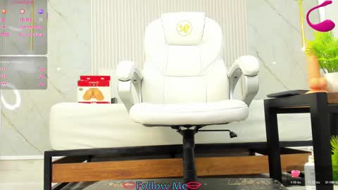 luminous__queen online show from 02.12.25