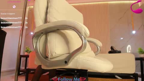 luminous__queen online show from 03.11.25