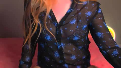 Snapshot of luna1vibe chatting on 12.22.25 luna1vibe online show from 12.22.25