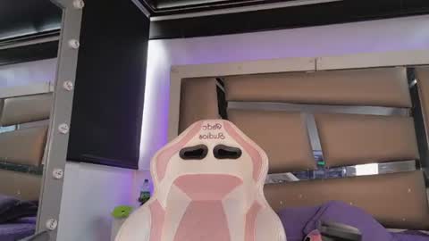 Snapshot of luna__scarlett chatting on 06.30.26 luna online show from 06.30.26