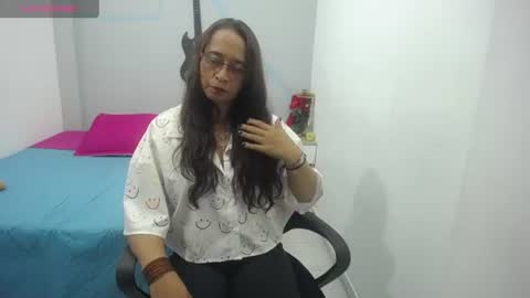 Snapshot of luna__white chatting on 06.15.26 luna__white online show from 06.15.26