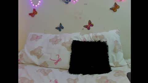 Snapshot of luna_bellla chatting on 11.26.25 Luna online show from 11.26.25