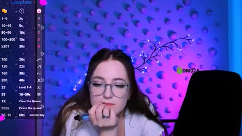 luna_berryy online show from 12.19.25