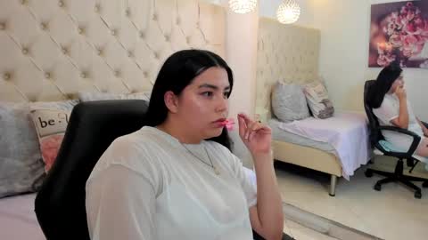 Luna Bloom online show from 04.18.26