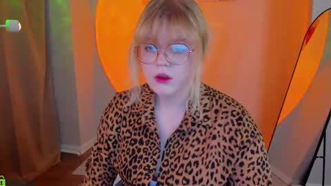 Snapshot of luna_c0ra chatting on 02.11.26 luna online show from 02.11.26