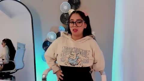 luna_cute14 online show from 12.18.25