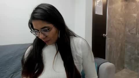 luna  online show from 11.23.25