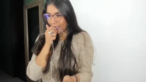 Snapshot of luna_dumont chatting on 07.16.26 luna online show from 07.16.26