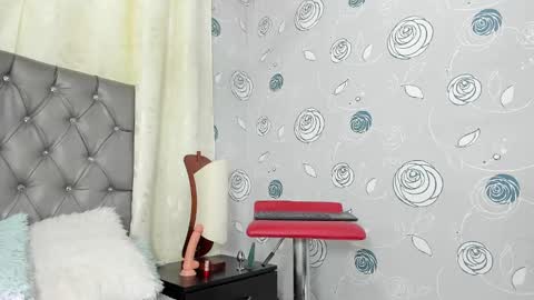 Luna Eva online show from 02.12.25